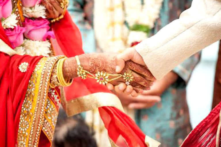 groom refused to marry, groom refused to marry by messaging, groom refused to marry by messaging in kanpur, kanpur news, ಮದುವೆ ಬೇಡ ಎಂದ ವರ, ಮೇಸೆಜ್​ ಮೂಲಕ ಮದುವೆ ಬೇಡ ಎಂದ ವರ, ಕಾನ್ಪುರದಲ್ಲಿ ಮೇಸೆಜ್​ ಮೂಲಕ ಮದುವೆ ಬೇಡ ಎಂದ ವರ, ಕಾನ್ಪುರ ಸುದ್ದಿ,