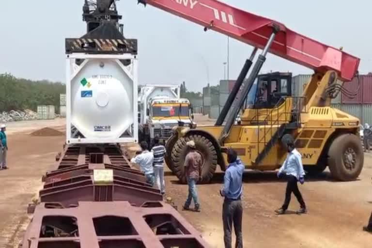 দুর্গাপুর থেকে রওনা দিল অক্সিজেন এক্সপ্রেস