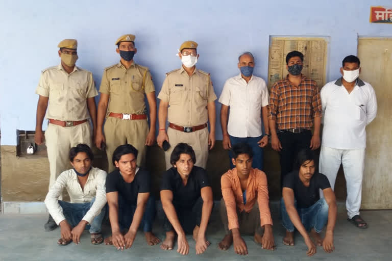 Arrested for robbing people by cheating on OLX in Bharatpur