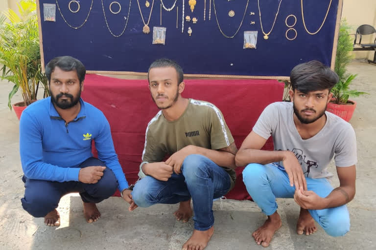 Three thief arrested by police who robbed a houses in Bangalore