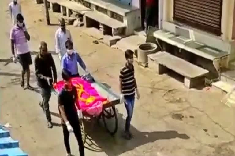 Woman dies due to lack of ambulance,  Woman dies in Bhilwara