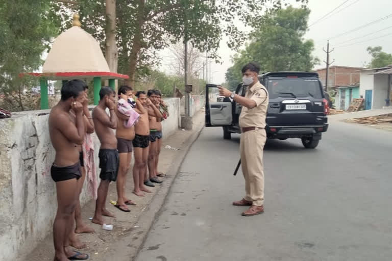 Korba police punish youths due to bathing in canal