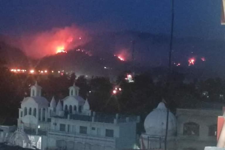 massive-fire-on-chandi-devis-hills