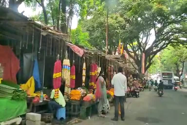 people-breaks-corona-rules-in-bengalore