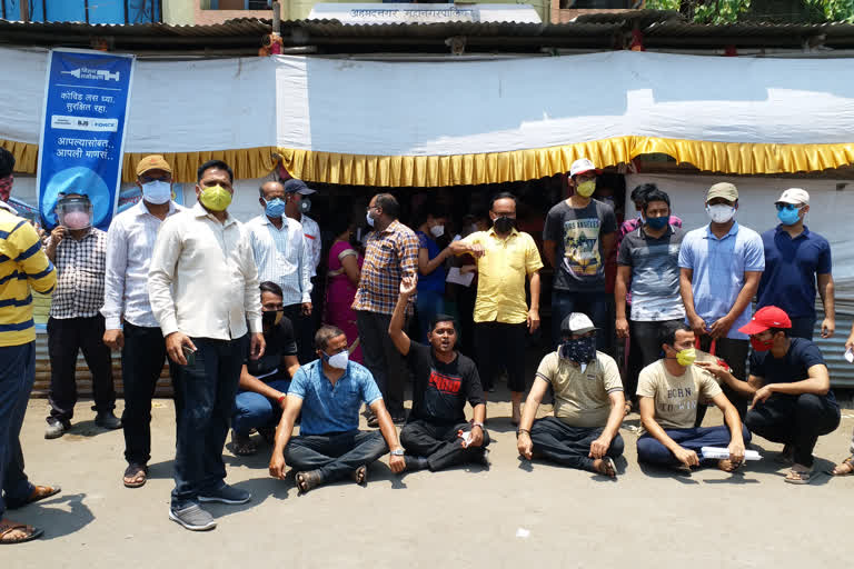 MNS activists staged a road block agitation outside a vaccination center in Ahmednagar