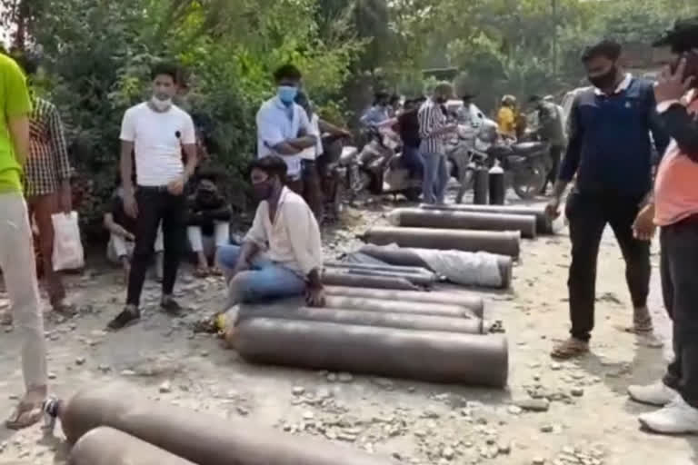 people not getting Oxygen at loha mandi gas agency of ghaziabad