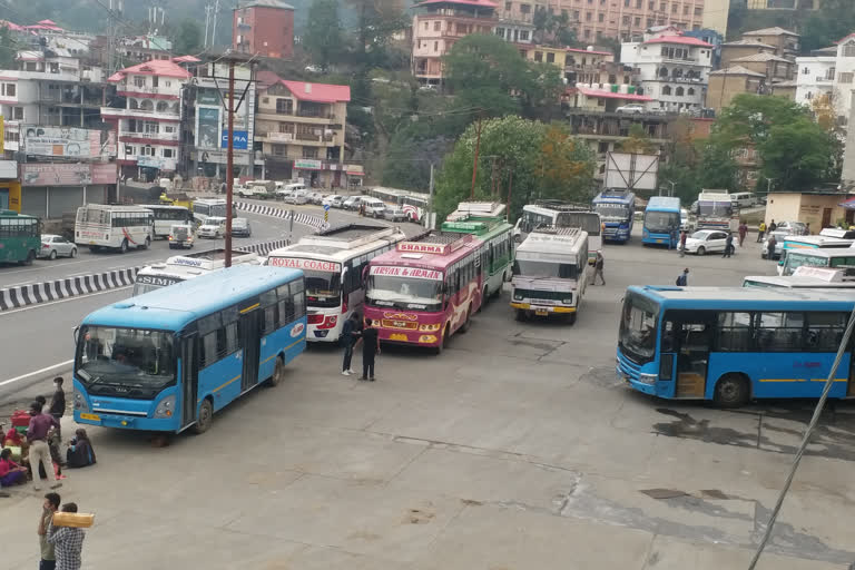 Private bus operators strike in Solan, सोलन में निजी बस ऑपरेटर्स की हड़ताल