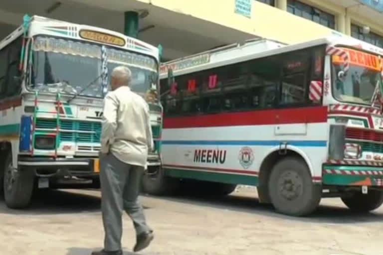 Private bus operators strike in Sirmaur, सिरमौर में निजी बस ऑपरेटर्स की हड़ताल