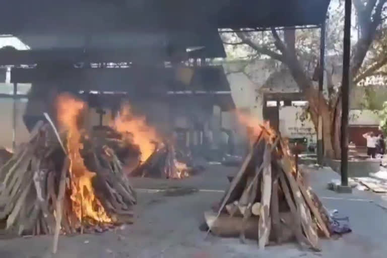 78 bodies funeral in east delhi under corona protocol