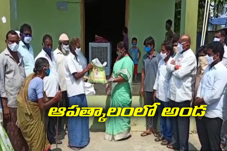 mulugu mla seethakka distributed  groceries for covid patients