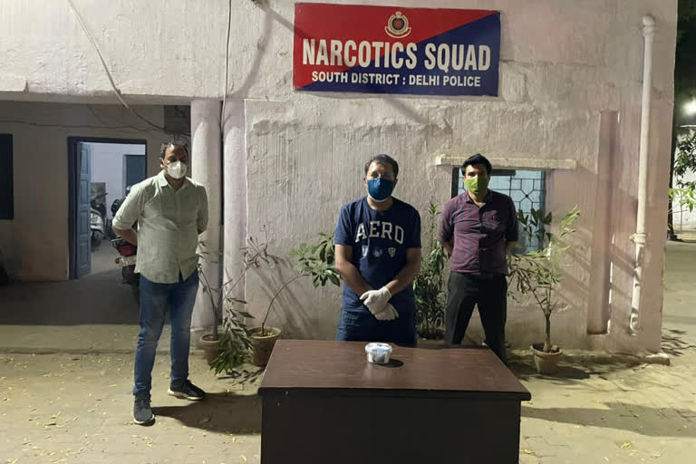 south delhi narcotics team arrested accused who sell remdesivir injections in black