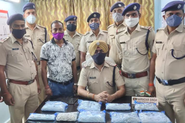 man arrested with 22.4 kg silver from Sahibganj railway station