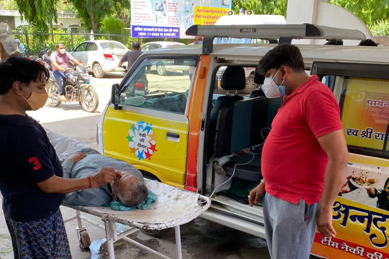 oxygen facilities for old patient by social organization