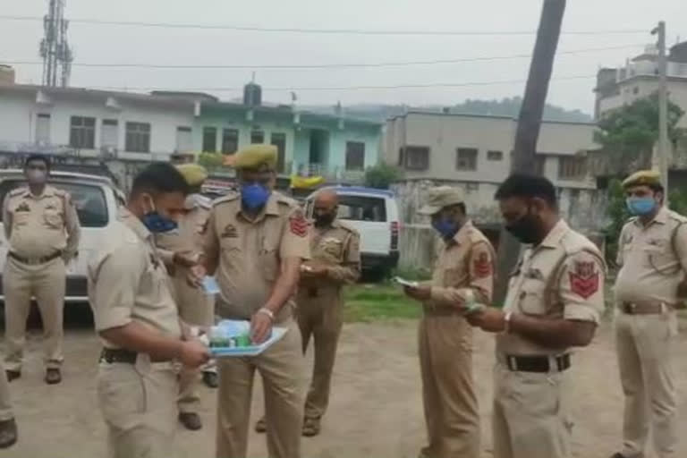 Masks and Senaties were distributed to the police personnel.