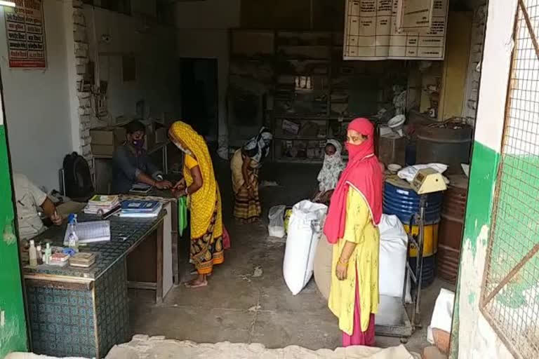 Ration shop operators are arbitrary in Korba