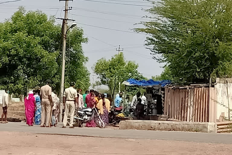 Public protest against setting up of COVID-19 care centre in Bellary