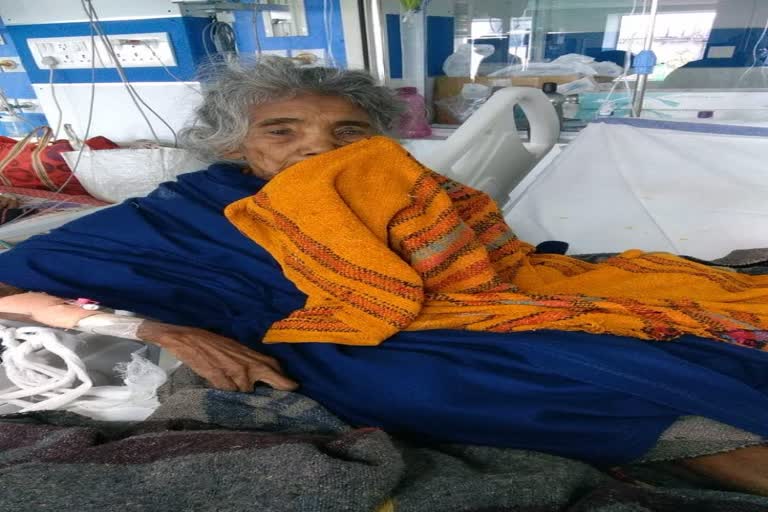 92-year-old-baldi-bai-returned-home-recovers-from-corona-in-gariyaband