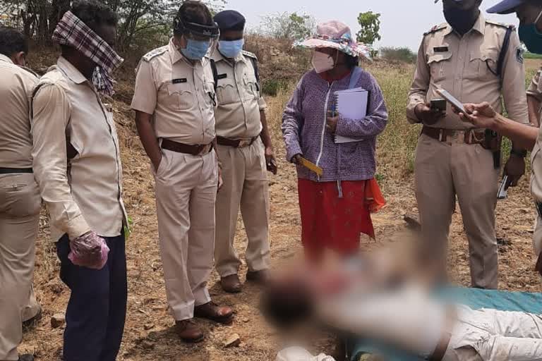 Young man killed by crushing his head with stone