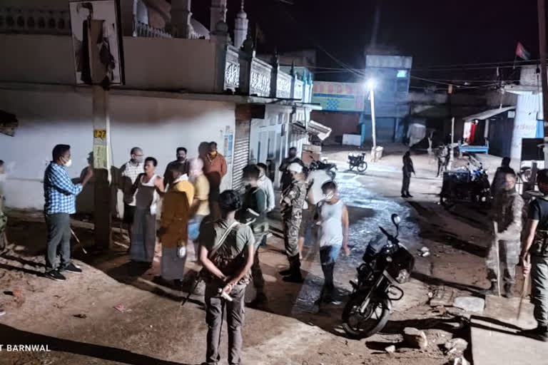 stone pelting on police in giridih