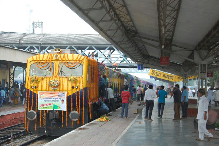 Hisar: MP Brijendra Singh gifted people the Duranto Express