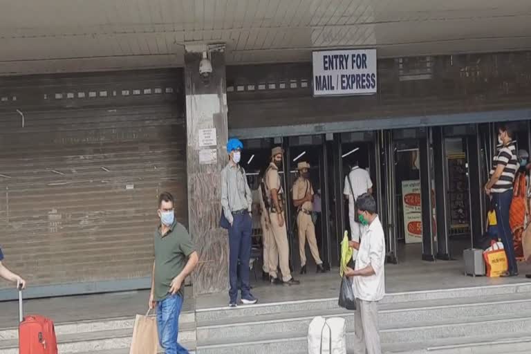 sealdah station empty after suspension of local train service