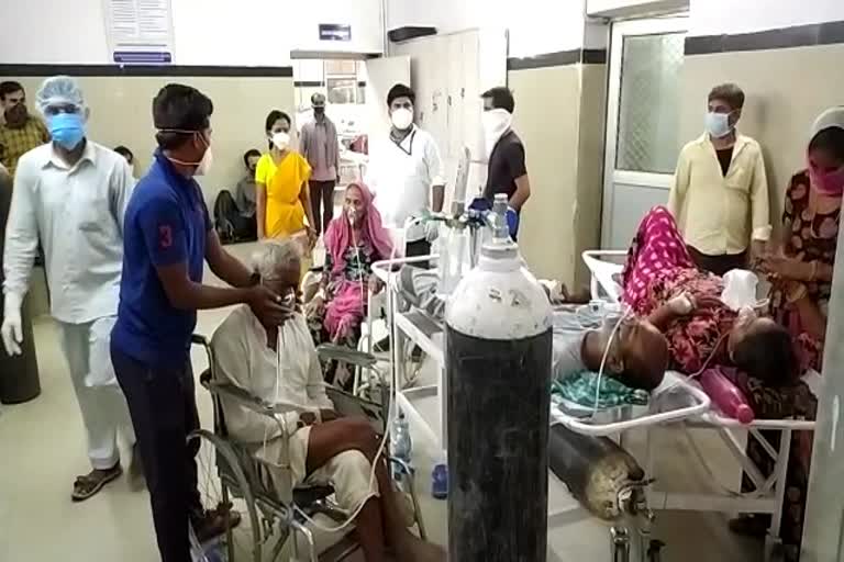 जोधपुर के अस्पताल में ऑक्सीजन सिलेंडर , Oxygen Cylinder in Jodhpur Hospital,  Five people oxygen from a cylinder,  Nursing personnel technique