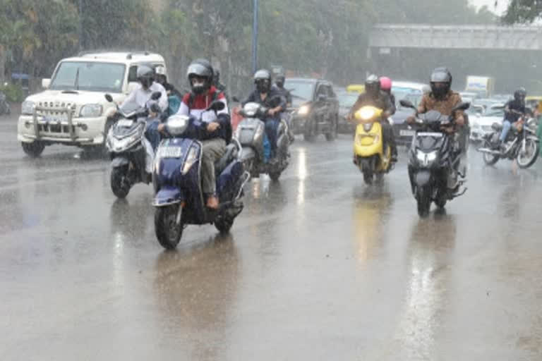 rain may pour in coming four days in karnataka