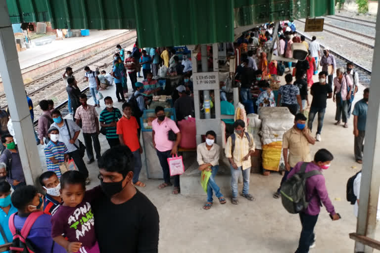 Railway hawkers are facing financial crisis