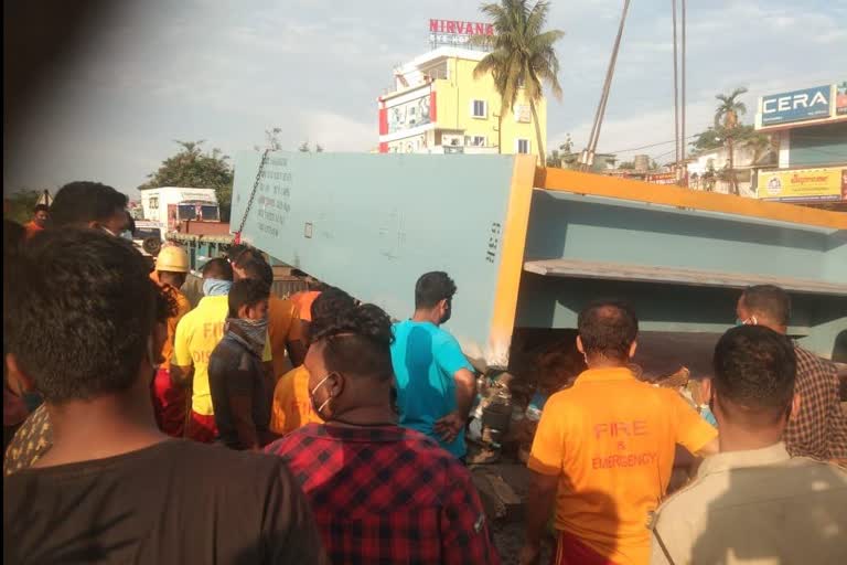 road accident in bhubaneswar , 1 died, one injured