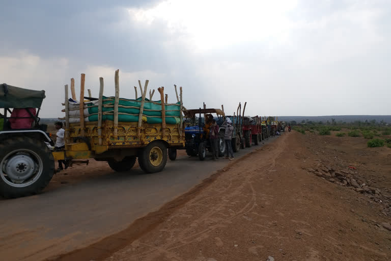 Tractor ammunition at the Wheat Lathe Center, farmers have been waiting for days