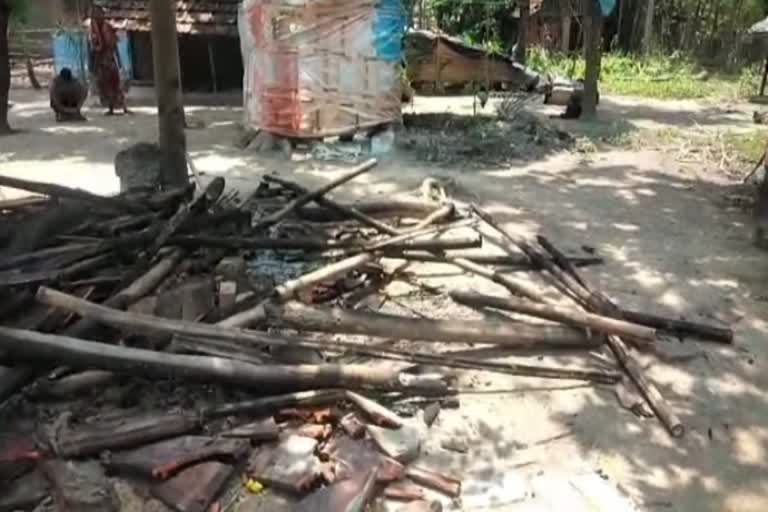 বিজেপি নেতার কাঠের গুদাম ঘরে আগুন