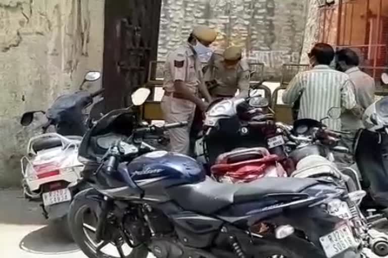 कोटा में वीकेंड कर्फ्यू , पुलिस ने की कार्रवाई, 70 वाहन जब्त किए, Police action,  Seized 70 vehicles, Kota news