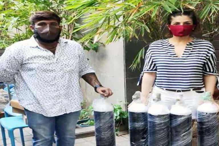 raveena-tandon-provides-oxygen-cylinders-to-delhi-in-times-of-corona-crisis