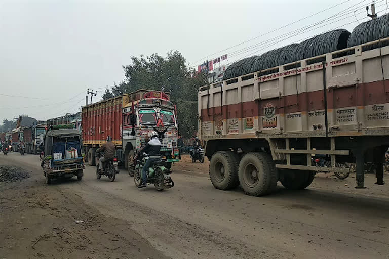 बांका में बालू संवेदक की दबंगई