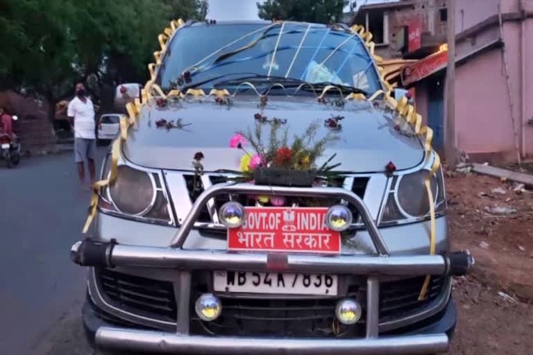 police-cut-the-challan-of-the-car-carrying-the-plate-of-the-government-of-india-in-dumka