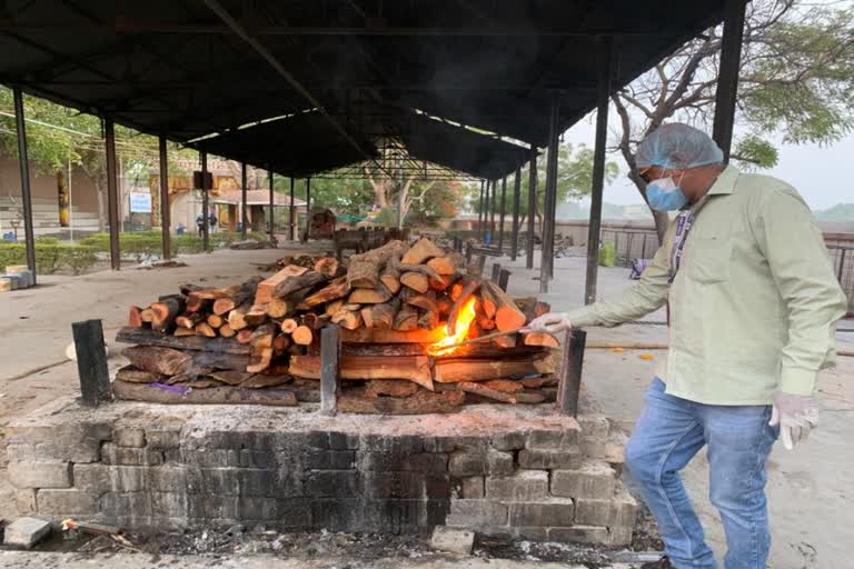 woman left by her son cremated mnc akola