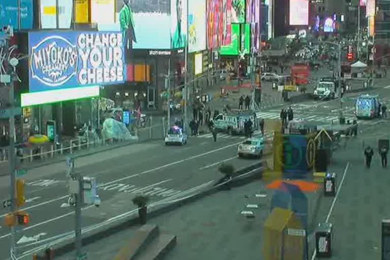 Woman, child injured in New York Times Sq  New York Times Sq firing  shooting in New York Times Sq  ന്യൂയോര്‍ക്കില്‍ വെടിവയ്‌പ്പ്  അമേരിക്ക വാർത്തകള്‍