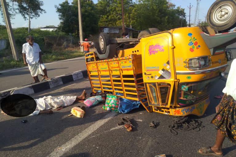 ట్రాలీ ఆటో బోల్తా