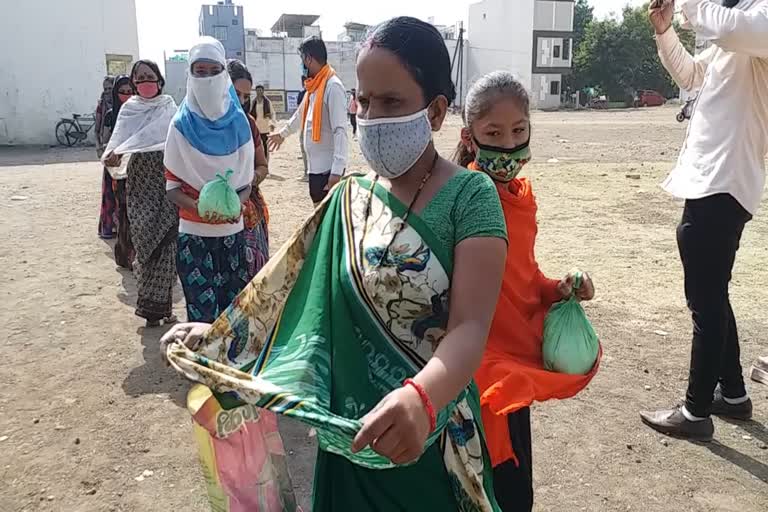 ration is being distributed to the poor in indore