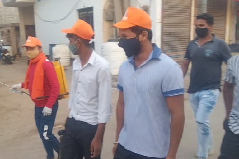 rss volunteers doing sanitization in bhati mines delhi