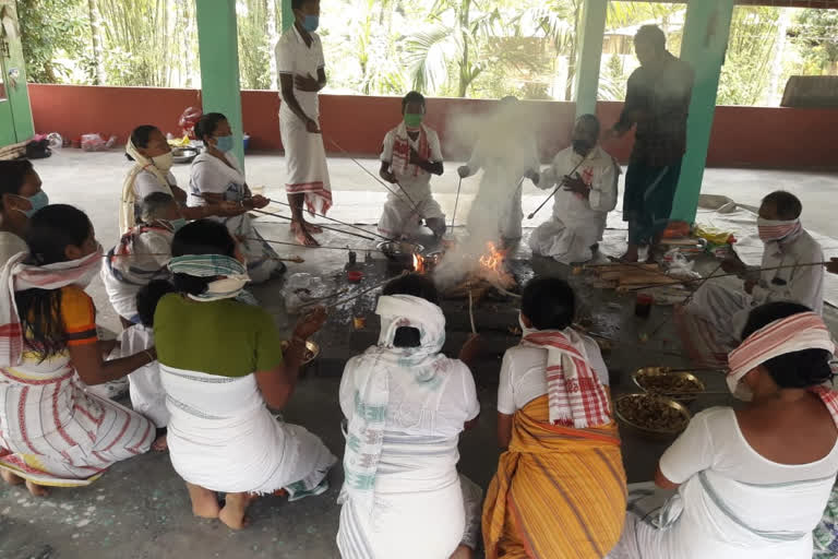 শ্ৰদ্ধাঞ্জলি,যজ্ঞ আহুতিৰে গুৰুদেৱ কালীচৰণ ব্ৰহ্মৰ ৮৪ সংখ্যক মৃত্যুতিথি পালন