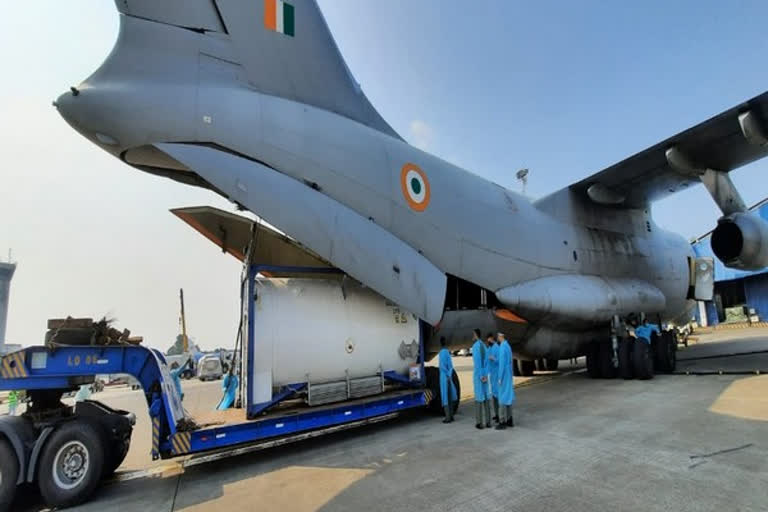 Indian Air Force  New Delhi  Vizag  Visakhapatnam  IL-76  zeolite  Hindon Airbase in Ghaziabad, Uttar Pradesh  Israel  Germany  France  Indonesia  Jakarta  union health ministry  ನಾಲ್ಕು ಆಕ್ಸಿಜನ್​ ಕಂಟೈನರ್​ಗಳನ್ನು ತಂದ ಐಎಎಫ್​ ಇಂಡೋನೇಷ್ಯಾದಿಂದ ಭಾರತಕ್ಕೆ ನಾಲ್ಕು ಆಕ್ಸಿಜನ್​ ಕಂಟೈನರ್​ಗಳನ್ನು ತಂದ ಐಎಎಫ್​ ಇಂಡೋನೇಷ್ಯಾದಿಂದ ಭಾರತಕ್ಕೆ ನಾಲ್ಕು ಆಕ್ಸಿಜನ್​ ಕಂಟೈನರ್​ಗಳನ್ನು ತಂದ ಐಎಎಫ್​ ಸುದ್ದಿ