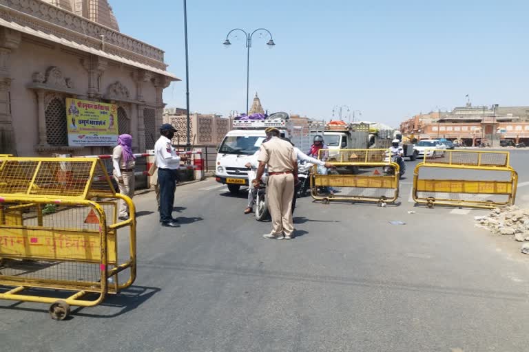 Police guards in Jaipur  Jaipur News