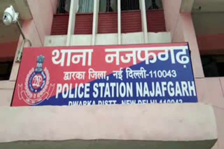 najafgarh police distributed food at najafgarh sai baba mandir