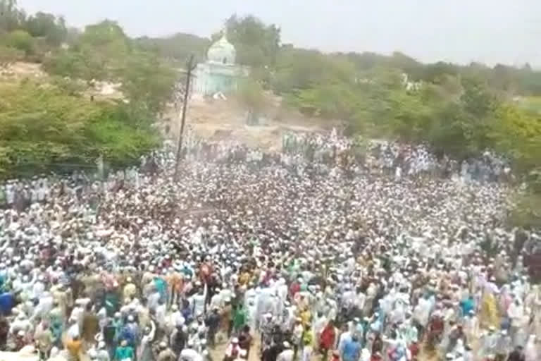 COVID norms flouted as thousand attend UP Cleric's funeral in Badaun