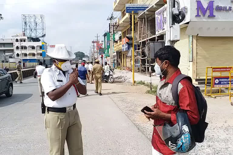 201 bike seized, 201 bike seized by Chamarajanagar police, Chamarajanagar covid curfew violence, Chamarajanagar covid curfew violence news, 201 ಬೈಕ್ ಜಪ್ತಿ, ಚಾಮರಾಜನಗರ ಪೊಲೀಸರಿಂದ 201 ಬೈಕ್ ಜಪ್ತಿ, ಚಾಮರಾಜನಗರ ಕೊರೊನಾ ಕರ್ಫ್ಯೂ ಉಲ್ಲಂಘನೆ, ಚಾಮರಾಜನಗರ ಕೊರೊನಾ ಕರ್ಫ್ಯೂ ಉಲ್ಲಂಘನೆ ಸುದ್ದಿ,