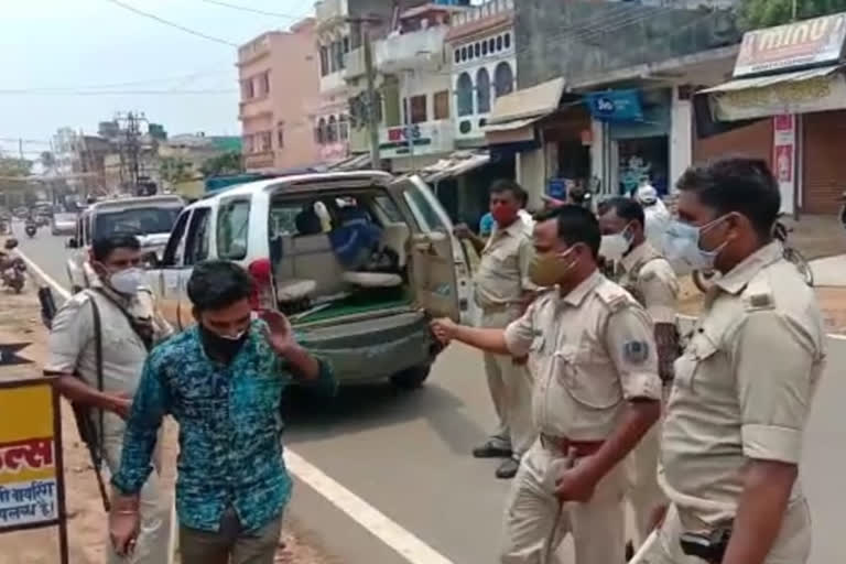 sdm recovered fines from shopkeepers violating lockdown rules in deoghar