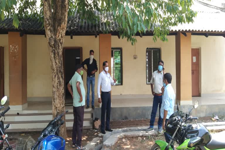 majhgaon bdo co inspects temporary covid hospital in chaibasa