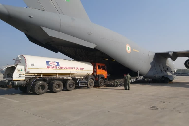 cryogenic oxygen containers from Jakarta  IAF airlifts oxygen containers from Jakarta  IAF brought oxygen containers from Indonesia  Oxygen containers stories  International medical Support  International support amid oxygen crisis  Oxygen crisis in India  ജക്കാർത്തയിൽ നിന്ന് രണ്ട് ഓക്സിജൻ കണ്ടെയ്നറുകൾ എത്തിക്കാനൊരുങ്ങി വ്യോമസേന  വ്യോമസേന  ഓക്സിജൻ കണ്ടെയ്നറുകൾ  ജക്കാർത്ത  കൊവിഡ്