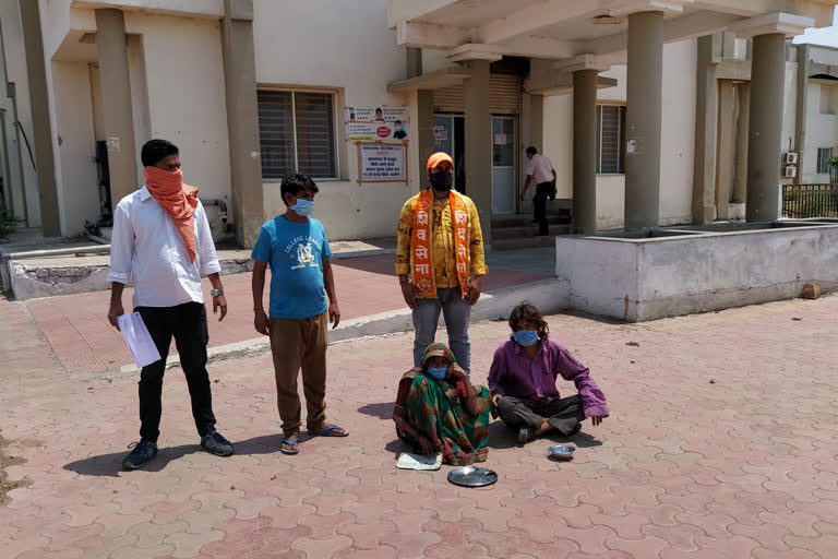 Old woman arrived for ration with a bowl